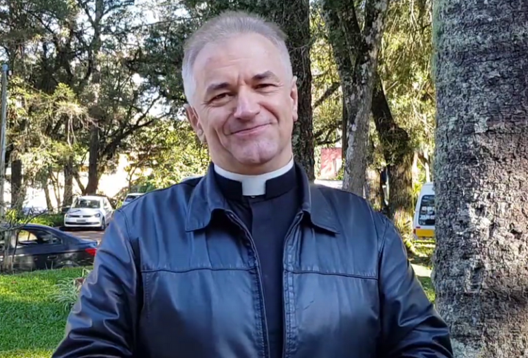Catedral de Prudente terá missa em Libras celebrada por padre surdo neste domingo
